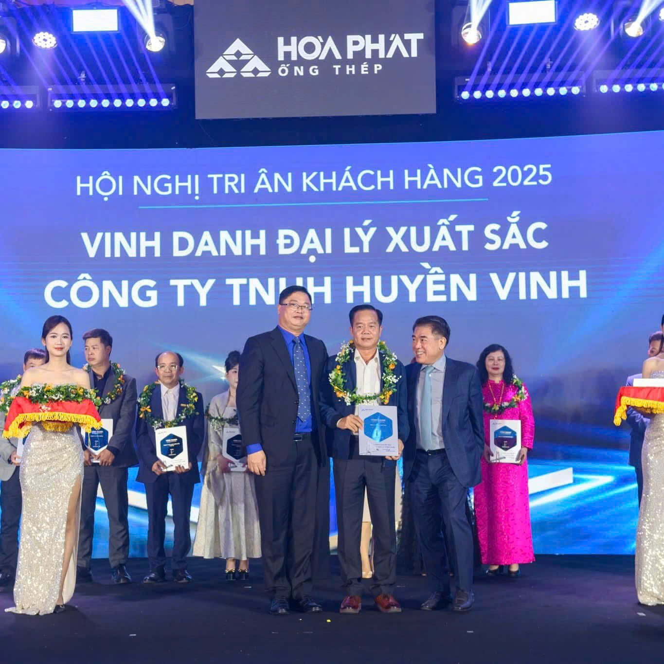 vinh danh ống thép Huyền Vinh